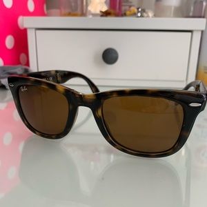 Rayban folding wayfarer in tortoise and brown